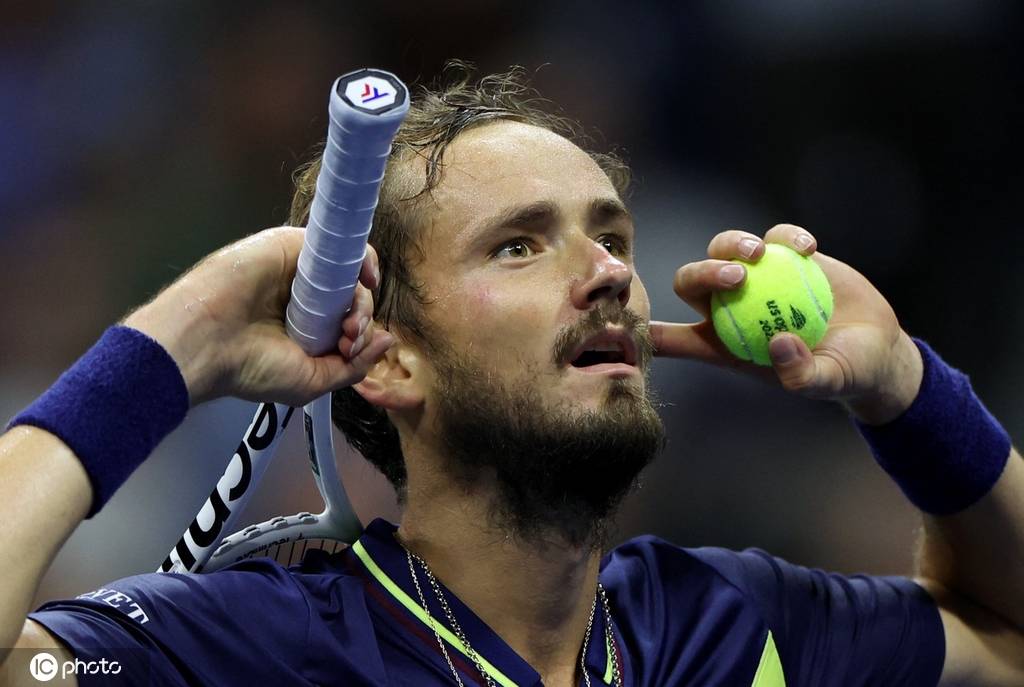 赛场上的不 赛场上的不